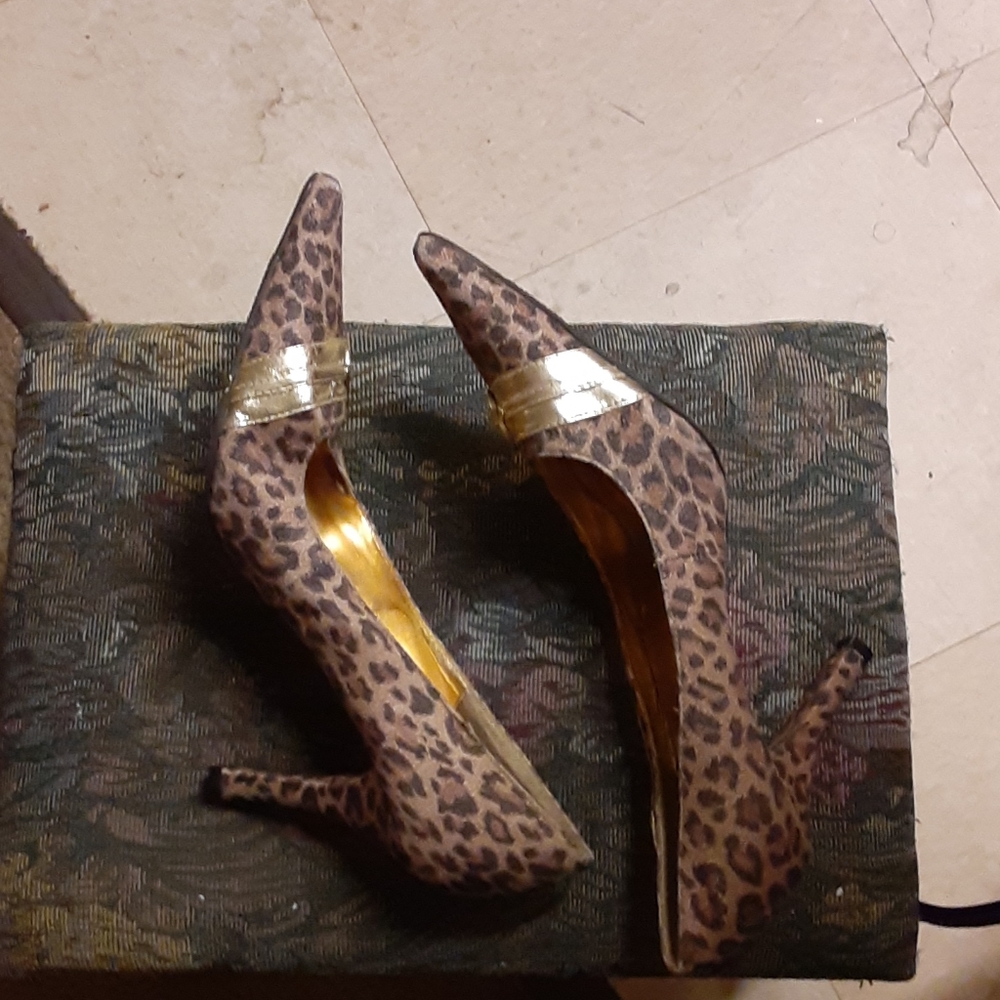Shoes - Picture 3 of 4